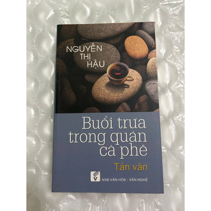 Buổi Trưa Trong Quán Cà Phê 493983