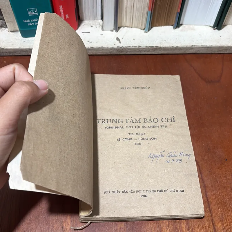 II Sách Xưa: Trung Tâm Báo Chí (Tập 1) - IULIAN XÊ MI Ô NỐP - 1987 751385