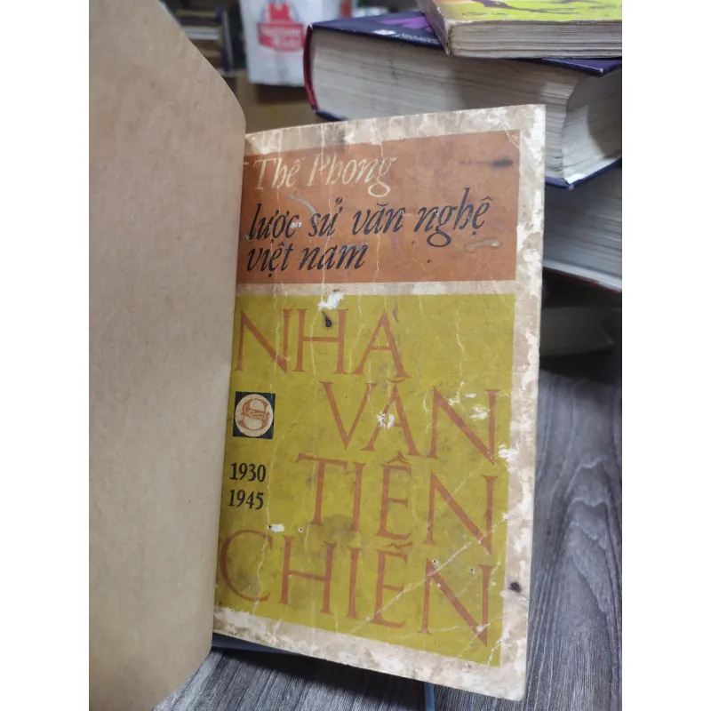 Sách: Lược sử văn nghệ Việt Nam - TG: Thế Phong (A2) 746898