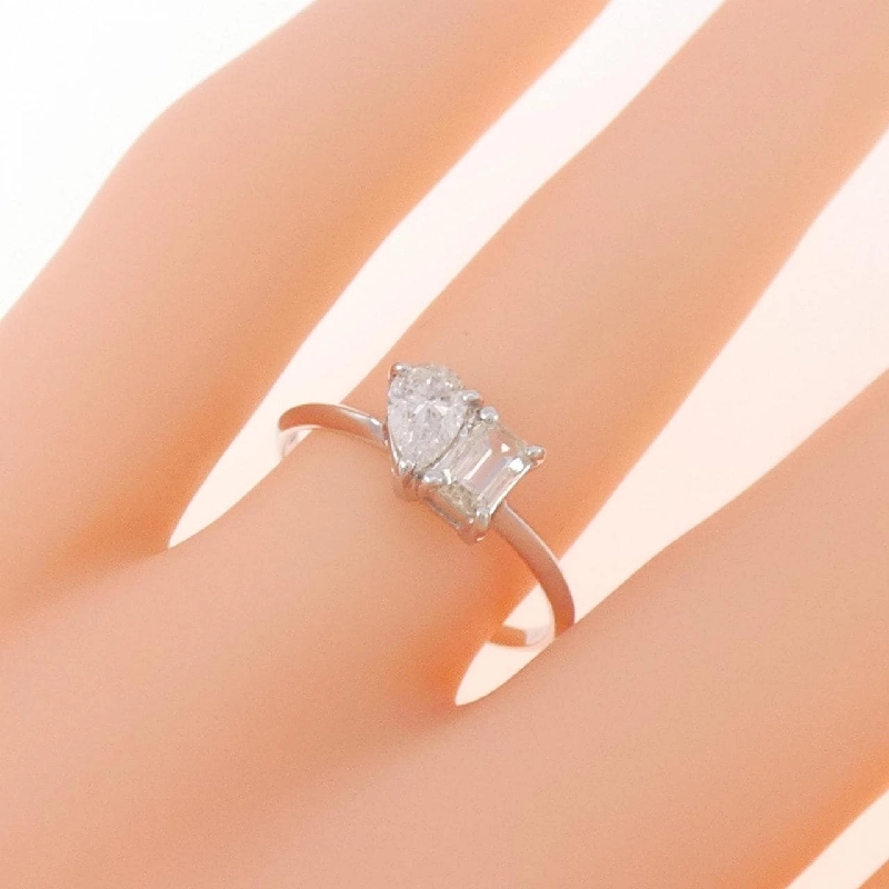 【Sản phẩm mới】Nhẫn kim cương K18WG 0.71CT 673536