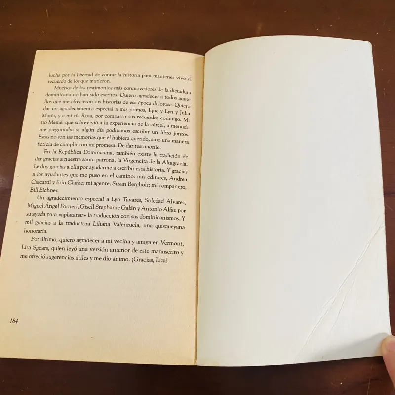 Antes de ser libres - Julia Alvarez  990050