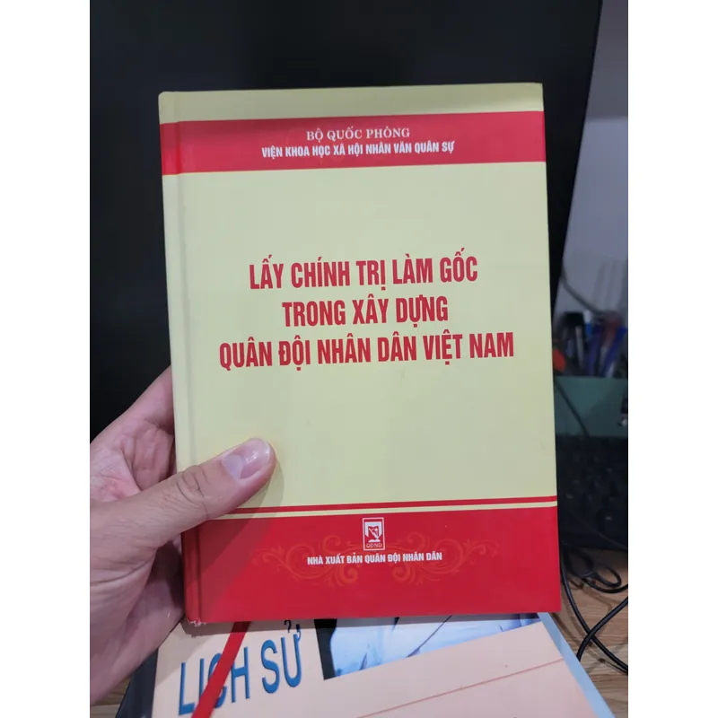 Lấy chính trị làm gốc trong xây dựng quân đội nhân dân Việt Nam  718673