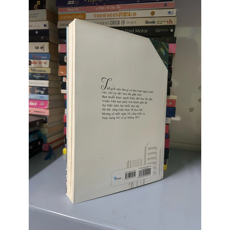 Sống thực tế giữa đời thực dụng 497087