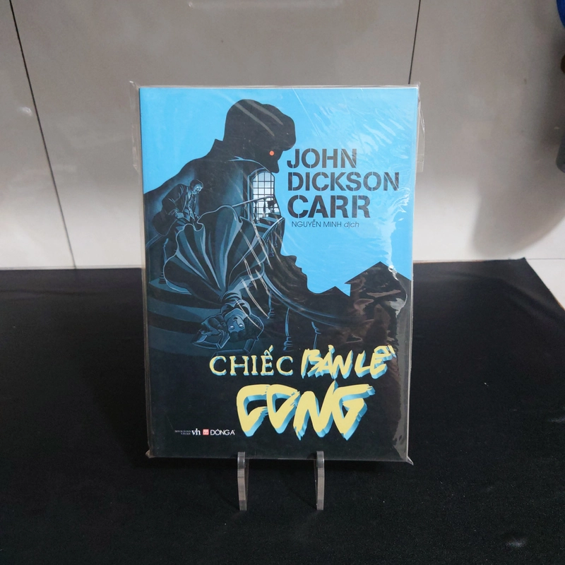 CHIẾC BẢN LỀ CONG (NEW 90%) 310392