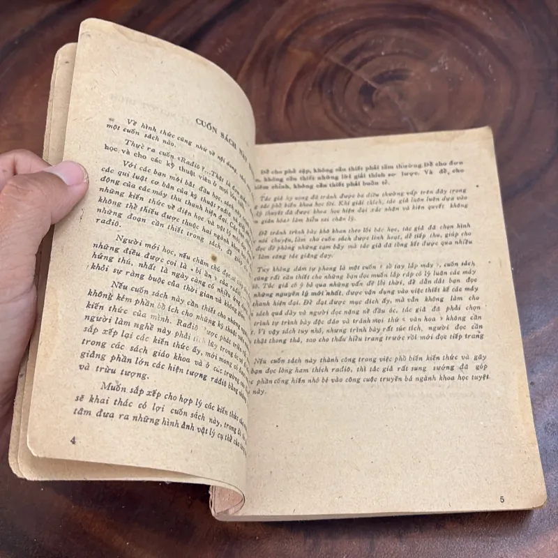 II Sách Kỹ Thuật: RAĐIÔ?.. Thật Là Đơn Giản (Radio) - E. AISBERG - 1984 996934