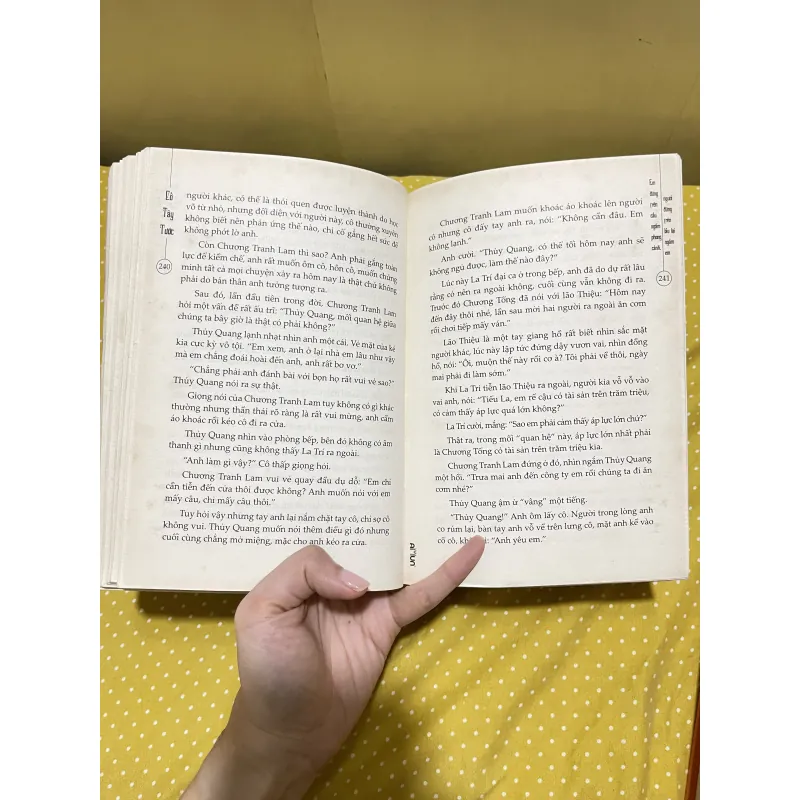 Em đứng trên cầu ngắm phong cảnh, Người đứng trên lầu lại ngắm em 927917