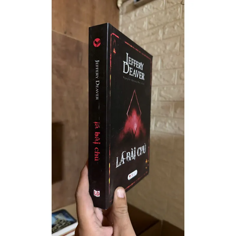 Sách trinh thám Lá Bài Chủ 721145