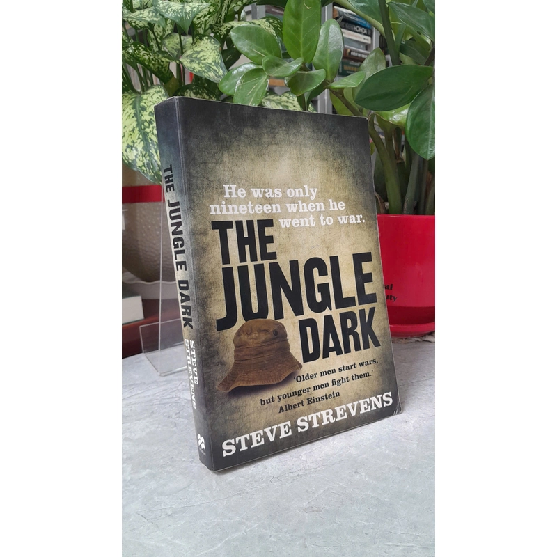 THE JUNGLE DARK 386062