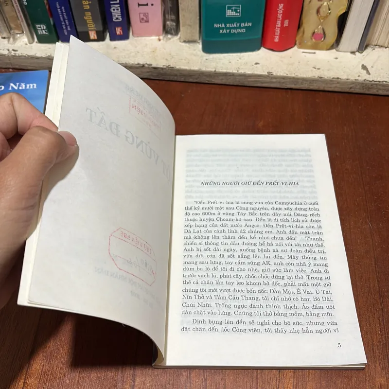 II Văn Học: Một Vùng Đất - Lê Anh Dũng - 2002 785592