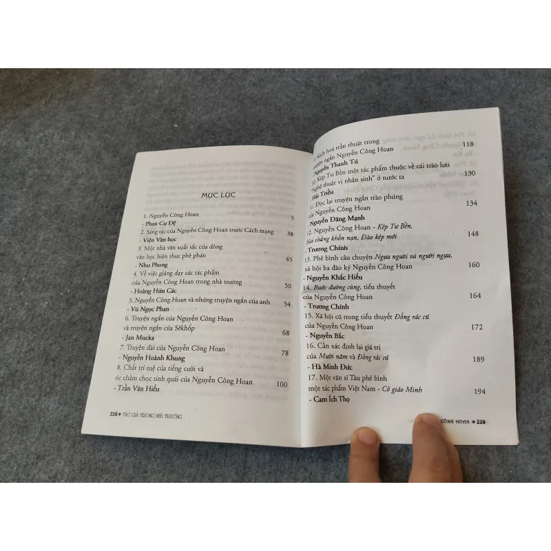 TÁC GIẢ TRONG NHÀ TRƯỜNG NGUYỄN CÔNG HOAN 719971