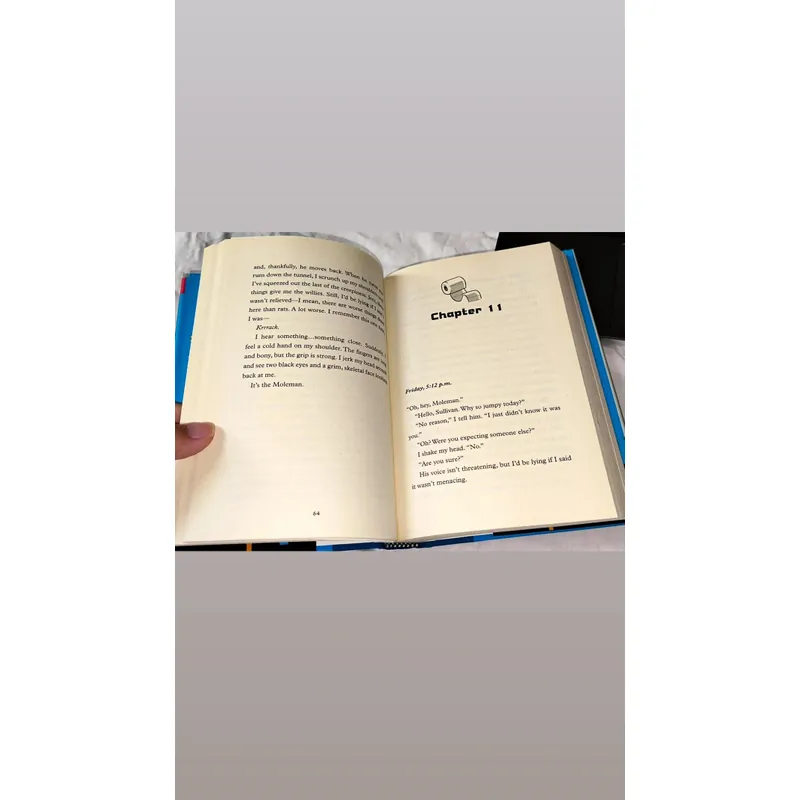 Ngoại văn teen James Patterson - The Unflushables 732580