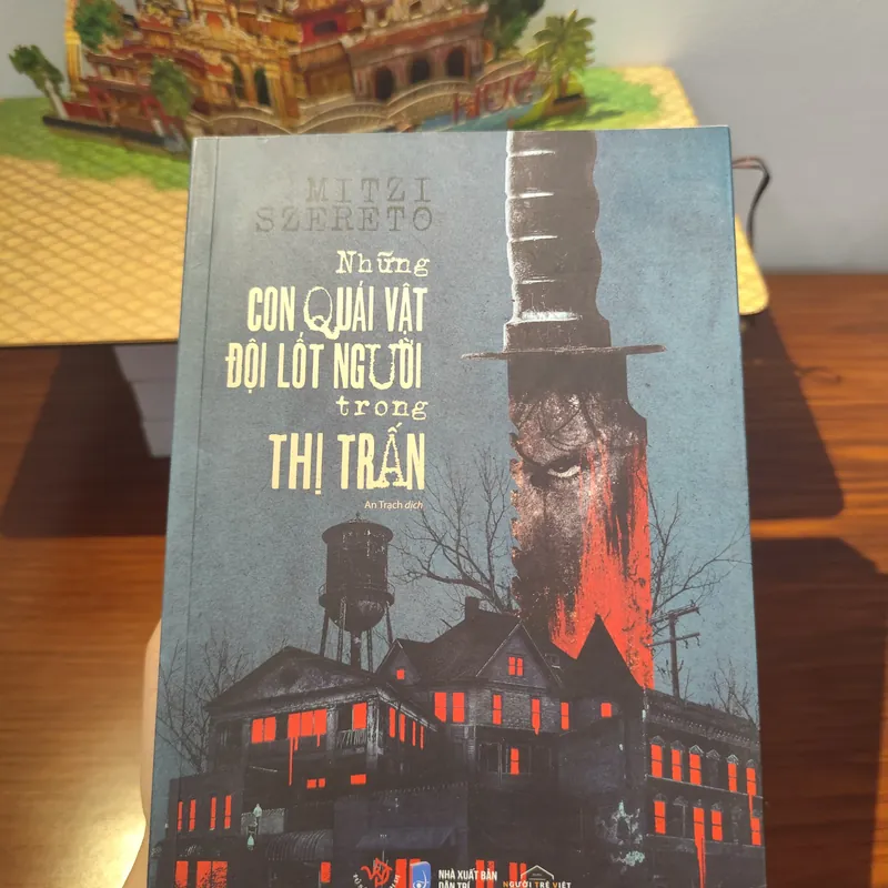 Những con quái vật đội lốt người trong thị trấn 562193