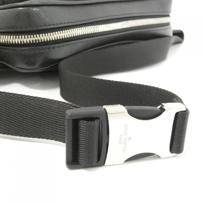 Túi đeo chéo Louis Vuitton Taiga Lama Bum Bag Outdoor M30245 612455