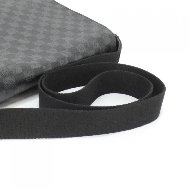 Túi đeo vai Louis Vuitton Damier Graphite District MM N41029 611881