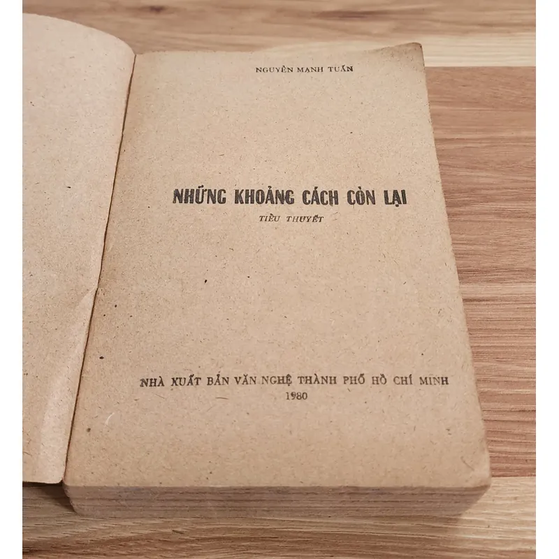 Tiểu thuyết những khoảng cách còn lại của nhà văn Nguyễn Mạnh Tuấn 703945