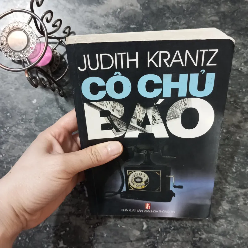 Truyện Cô Chủ Báo (Scruples) - Judith Krantz | Thế giới thời trang & Quyền lực 969951