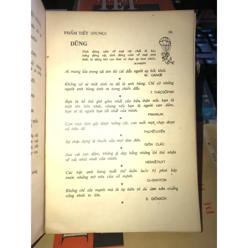 Lời vàng: danh ngôn- Thái Doãn Hiểu & Hoàng Liên  1021751