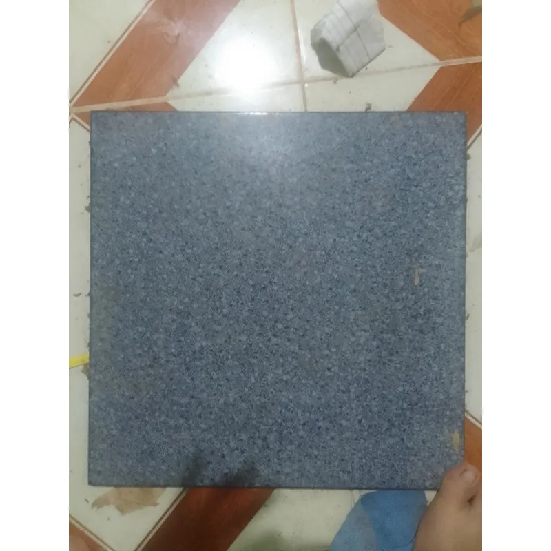 Gạch men nhà e xây xong còn 15 thùng ai mua gọi e chia giá mềm 594476
