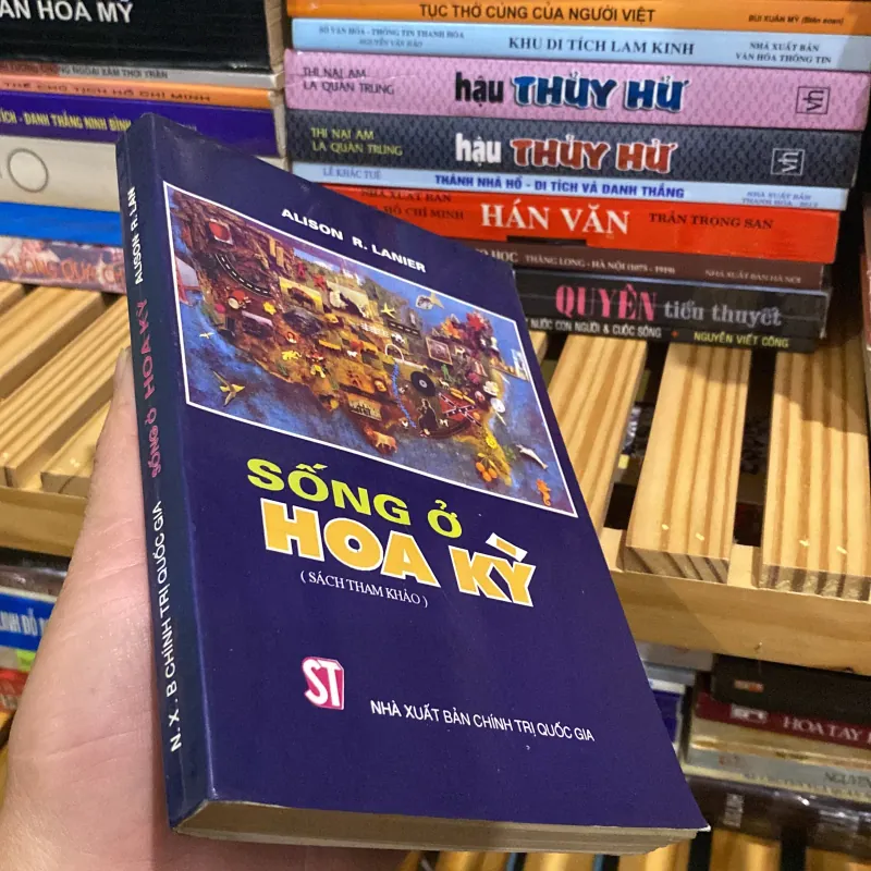 SỐNG Ở HOA KỲ (Sách tham khảo) XB 1996 760213