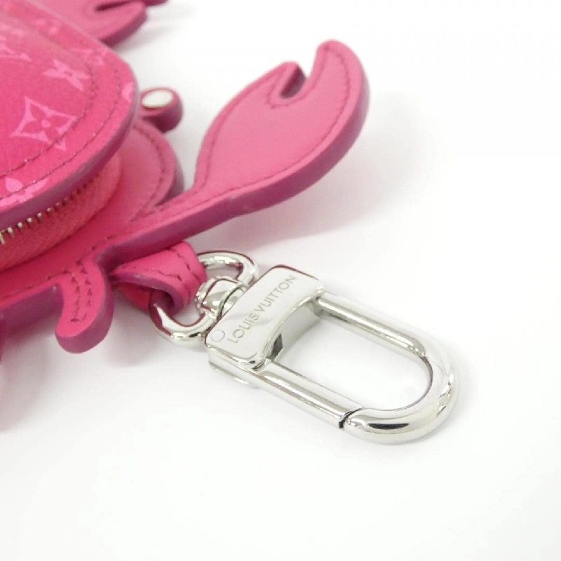 Túi xách monogram Louis Vuitton Charm LV Club M02298 móc khóa 624041