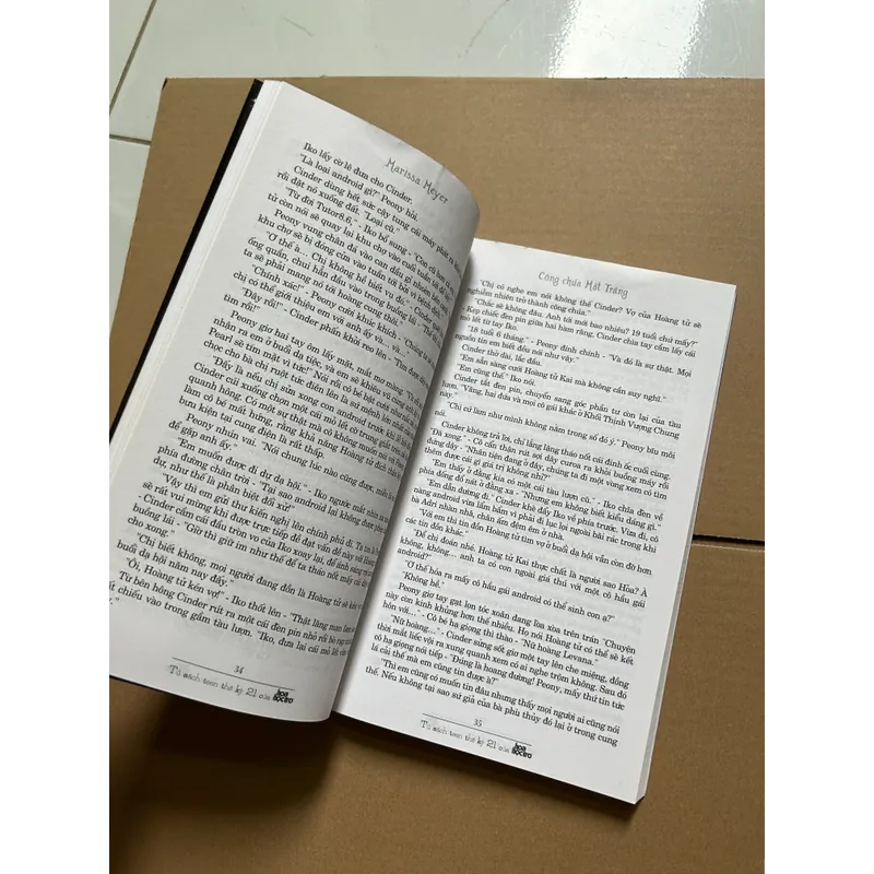 The Lunar Chronicles: Cinder Công chúa mặt trăng - Marissa Meyer 734410