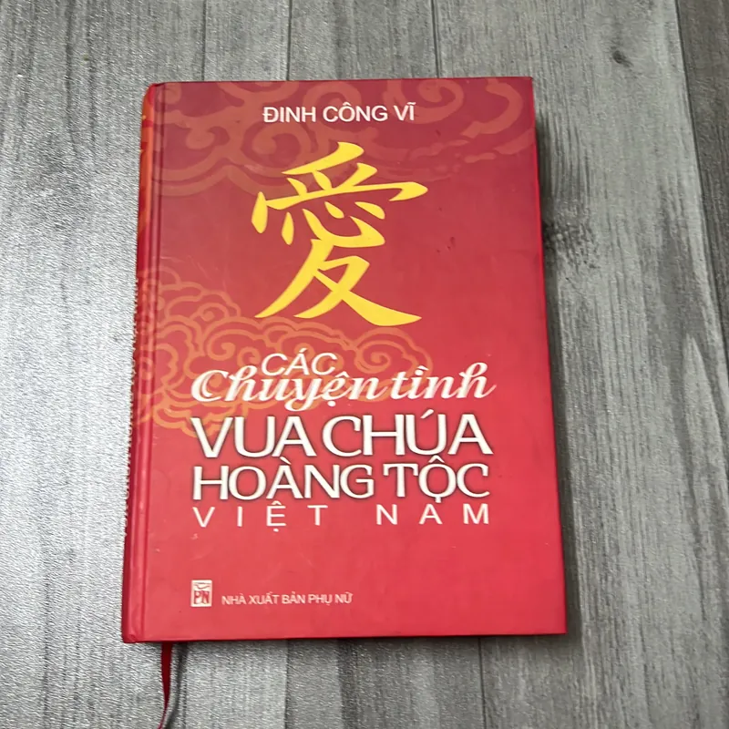Các chuyện tình của vua chúa hoàng tộc việt nam. 3b4 575010
