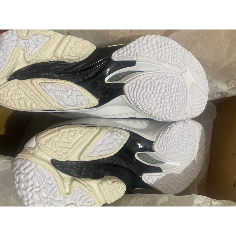 Giày bóng chuyền mizuno wave lightning z8, size 40.5, màu trắng, chính hãng mới nguyên hộp 447401