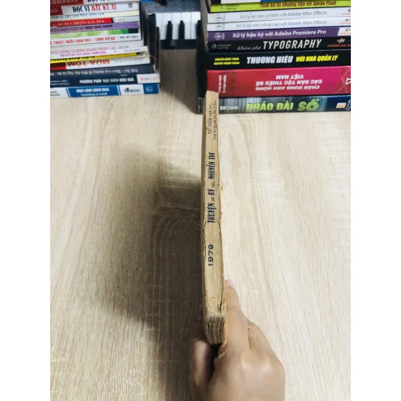 TRUYỆN VÀ KÝ CỦA NGUYỄN THI 1027903