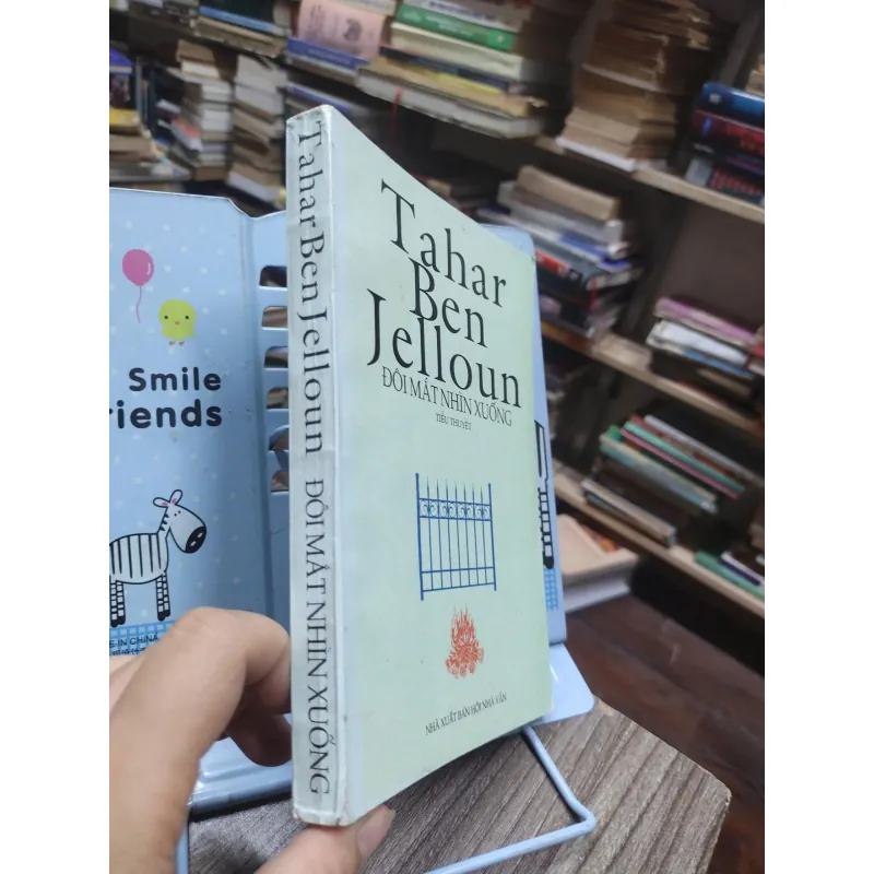 Sách: Đôi mắt nhìn xuống (Tiểu thuyết) - Tác giả: Tahar Be Jelloun (A3) 597320