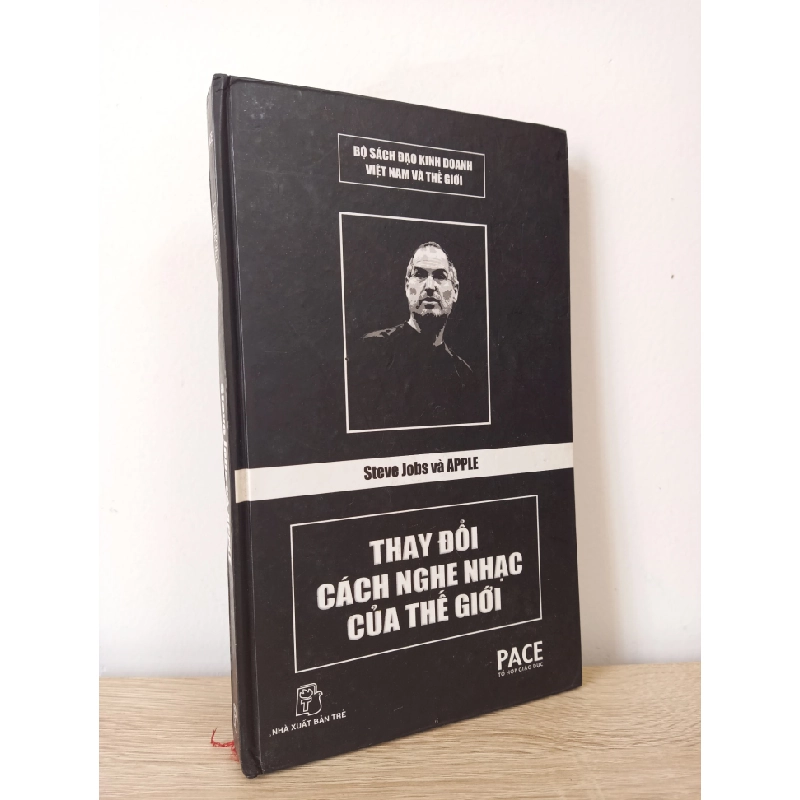 [Phiên Chợ Sách Cũ] Steve Jobs Và Apple - Thay Đổi Cách Nghe Nhạc Của Thế Giới (Bìa Cứng) 1602 403165