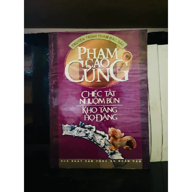 Chiếc tất nhuộm bùn: Kho tàng họ Đặng - Phạm Cao Củng 554048