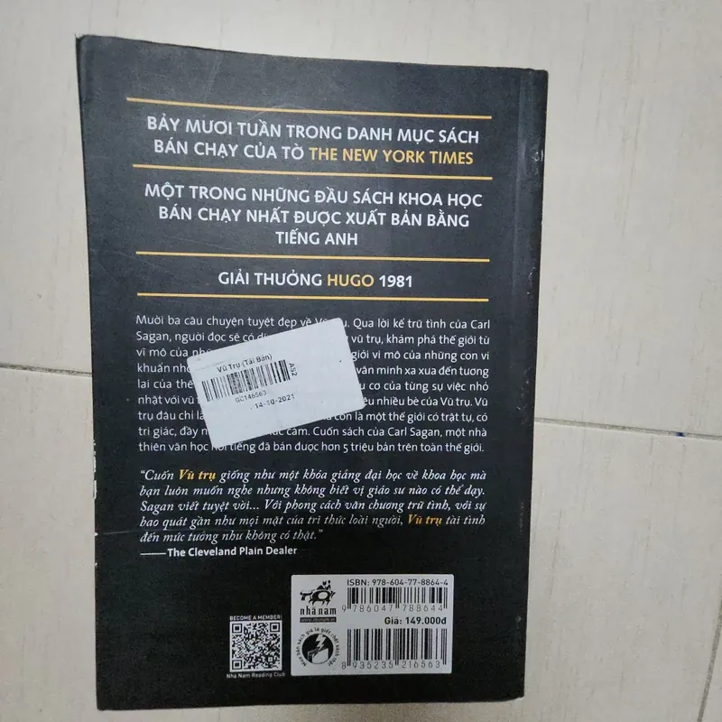 Sách Vũ trụ của Carl Sagan 717356