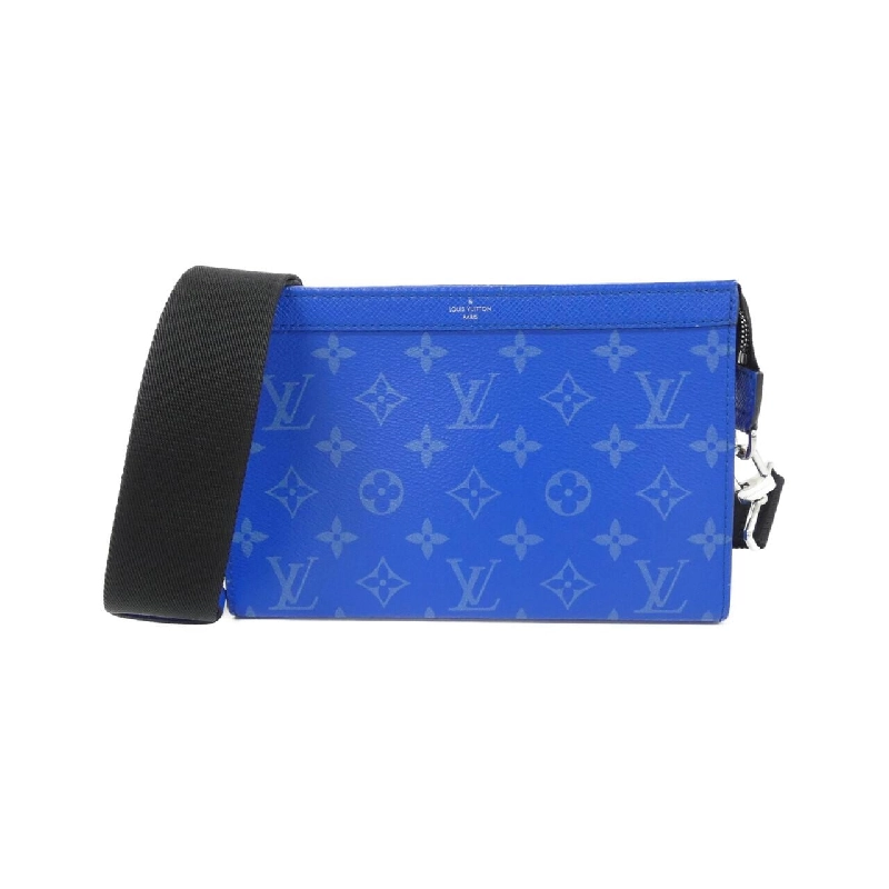Túi đeo vai Louis Vuitton Taiga Lama Gaston Wearable Wallet M83099 611944