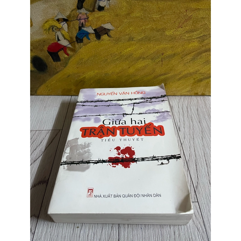 Giữa hai trận tuyến  327897