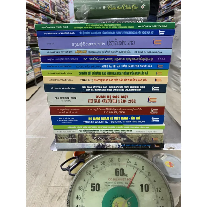 Combo 5kg sách decor. Sách đẹp như mới.  717750