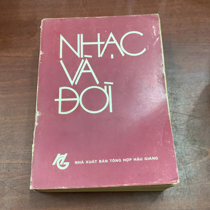 Nhạc và đời            309217