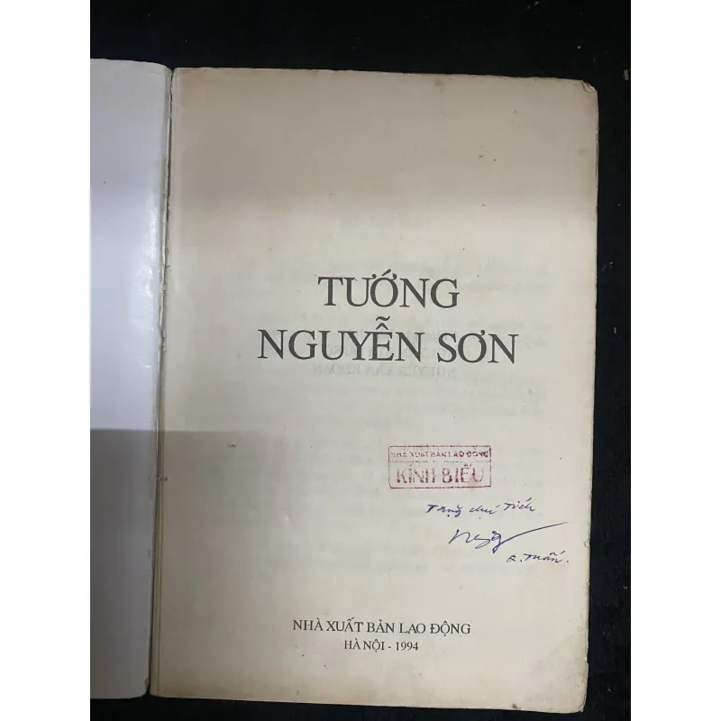 Tướng Nguyễn Sơn- có dấu, chữ ký của nxb 1031633