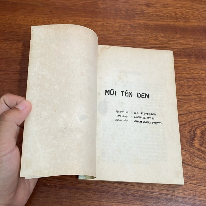 II Văn Học Nước Ngoài: Mũi Tên Đen - R.L. STEVENSON - 1996 503158