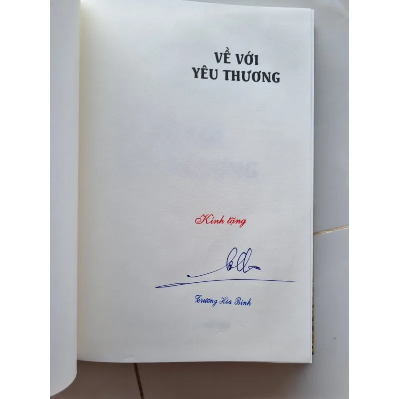 Về với yêu thương, sách có thủ bút của cựu thủ tướng Trương Hòa Bình 1025823