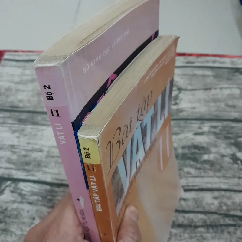 Vật lý và Bài tập Vật lý 11. Ban Khoa học tự nhiên. Chủ biên Giáo sư Lương Duyên Bình... 735486