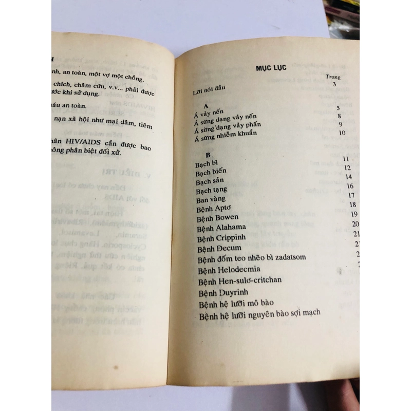 SỔ TAY TRA CỨU BỆNH NGOÀI DA - DA LIỄU - AIDS 539441
