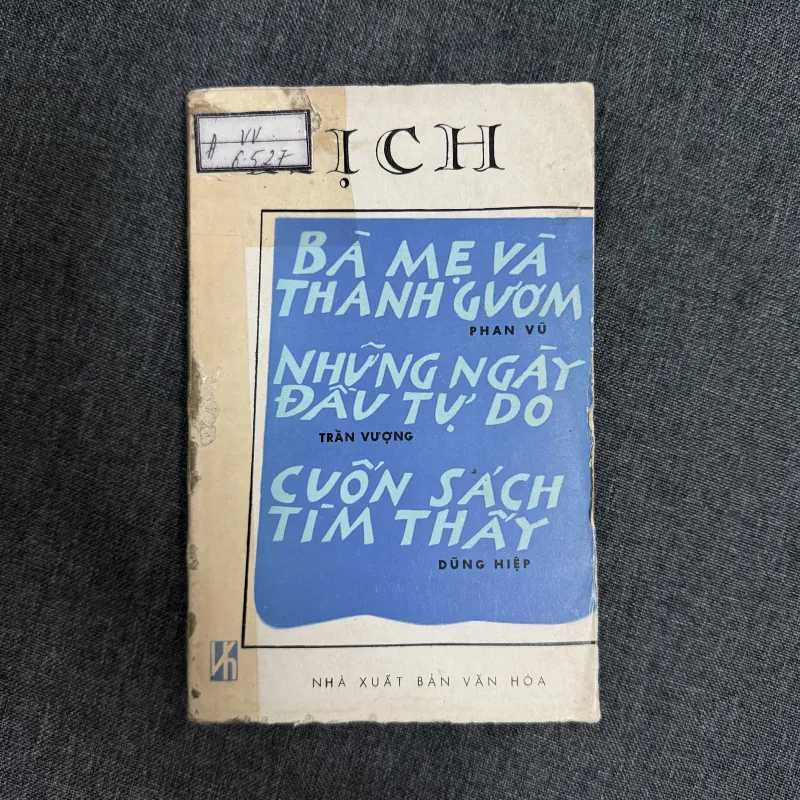 Bà mẹ và thanh gươm. Những ngày đầu tự do. Cuốn sách tìm thấy - Phan Vũ, T. Vượng, D. Hiệp 1010582