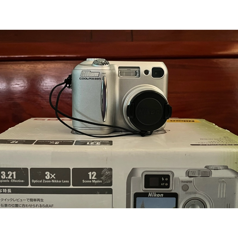 Nikon coolpix 885 3.2megapixels (fullbox) 381150