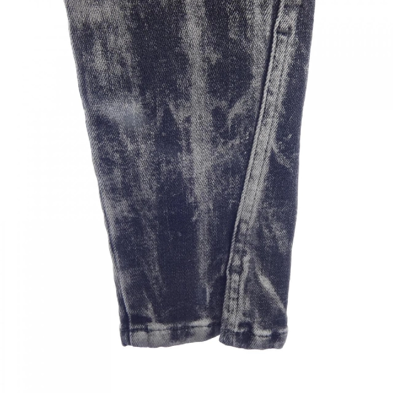 Quần jeans DIESEL - Hàng hiệu Authentic 811451