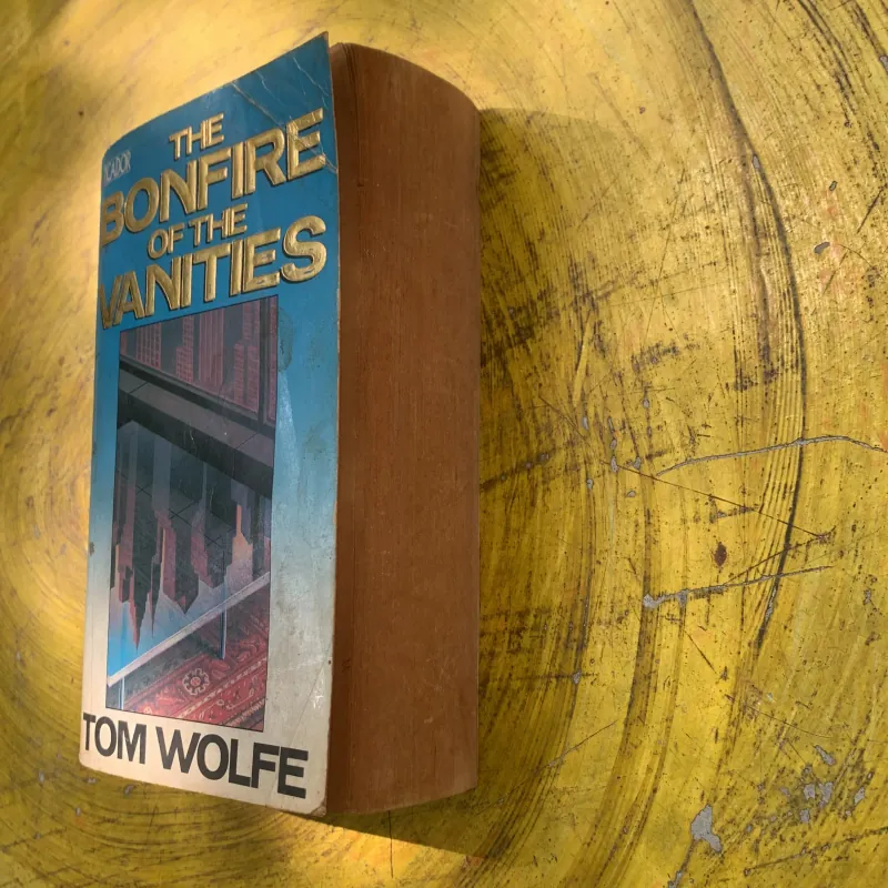 THE BONFIRE OF THE VANITIES- TOM WOLFE 762309
