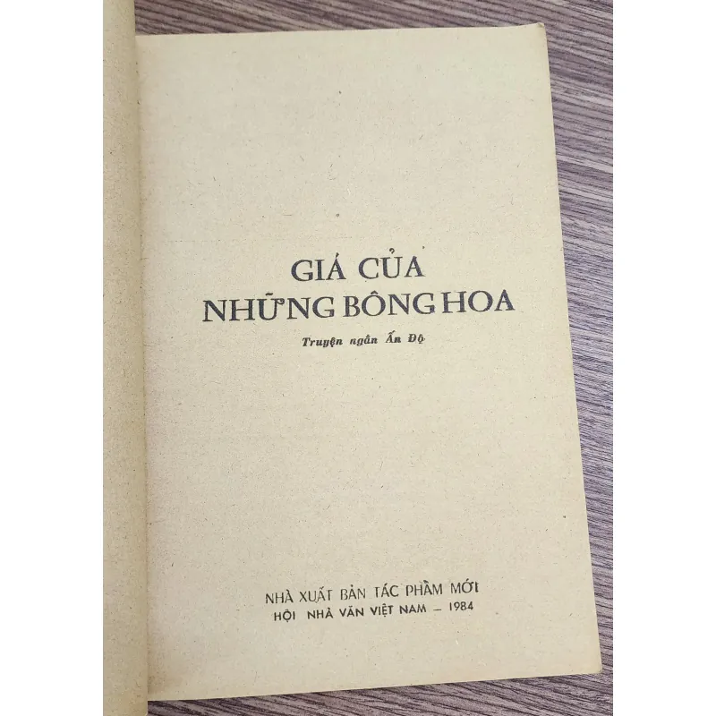 Truyện ngắn Ấn Độ chọn lọc: GIÁ CỦA NHỮNG BÔNG HOA (281 trang, sách đẹp) 776731