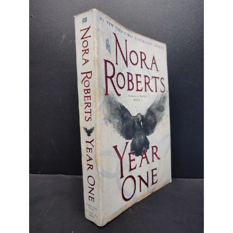 Year One mới 80% ố vàng, mọt nhẹ HCM1406 Nora Roberts SÁCH NGOẠI VĂN 340538