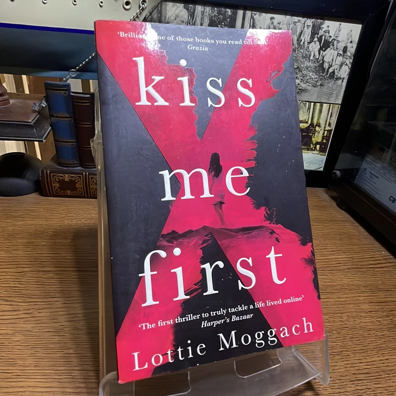 Kiss me first Lottie Moggach 452932