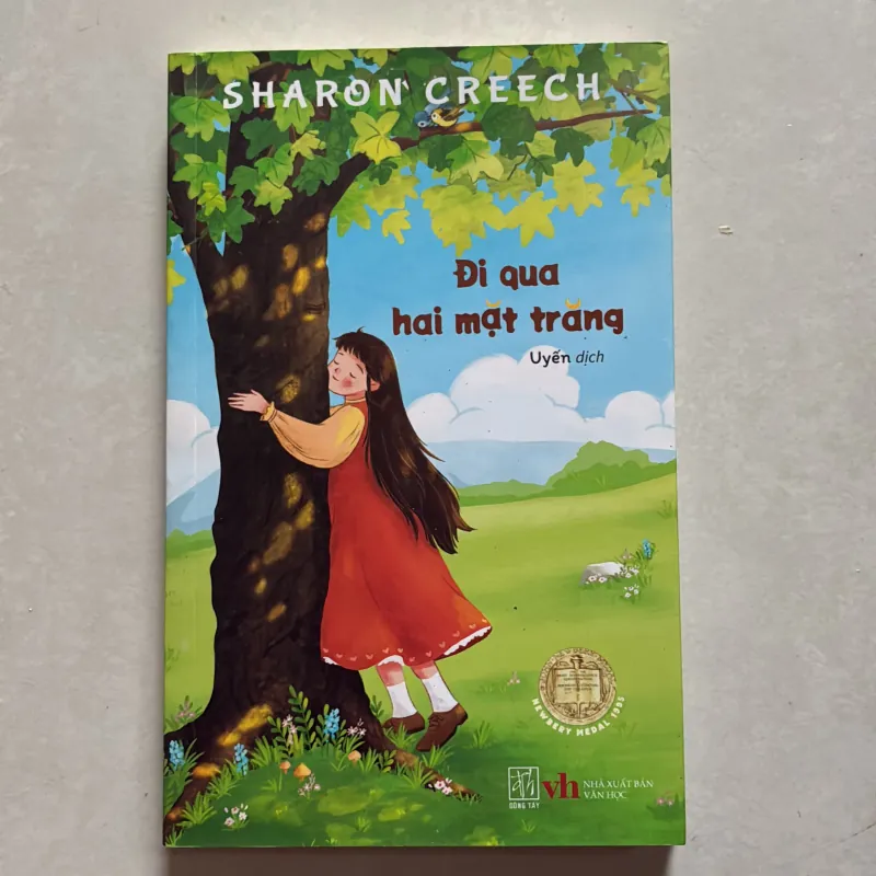 Đi qua hai mặt trăng - Sharon Creech (t01) 750529