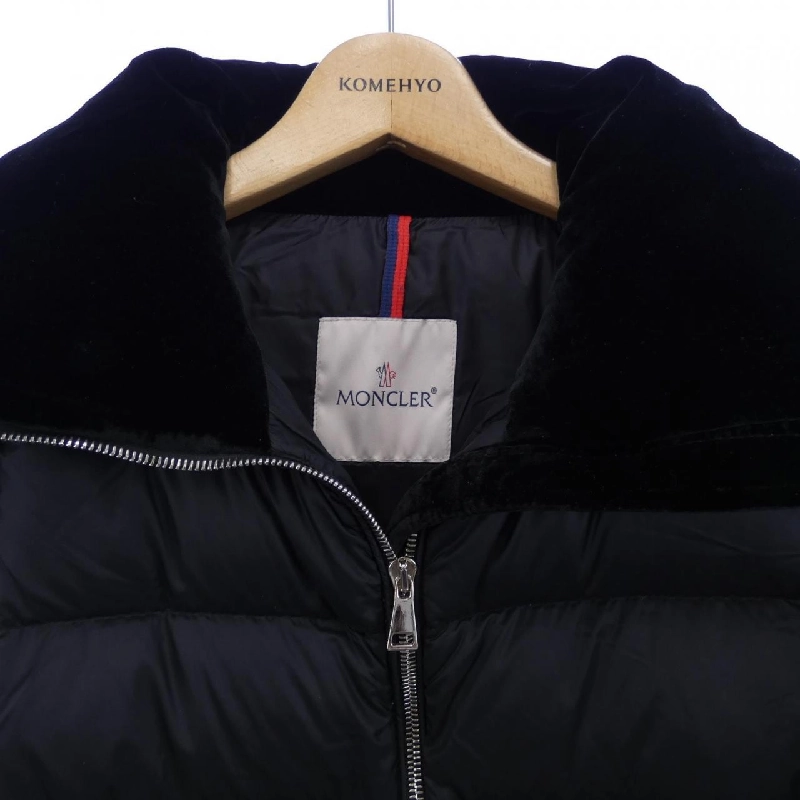 Áo khoác lông vũ MONCLER 640210